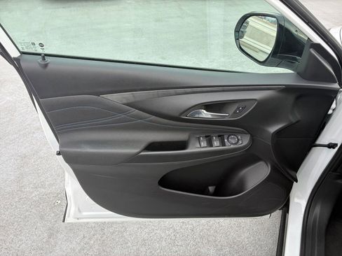 Used 2025 Buick Envista Sport Touring image 18