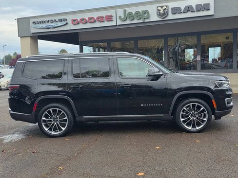 Used 2022 Jeep Wagoneer Series III w/ Premium Group I image 5