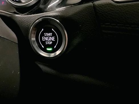 Used 2022 Buick Encore GX Preferred w/ Cold Weather Comfort Package AWD/4WD image 33