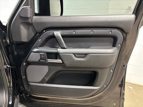 Used 2023 Land Rover Defender 110 V8 image 34