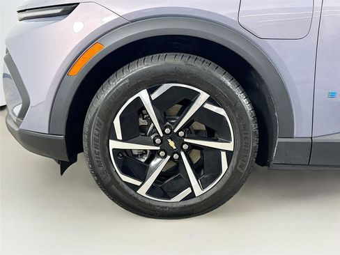 Used 2025 Chevrolet Equinox EV LT w/ LPO, All-Weather Mat Package FWD image 22