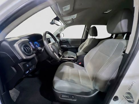 Used 2022 Toyota Tacoma SR5 RWD image 14