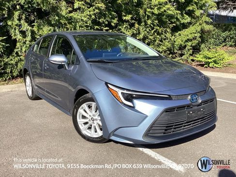 Certified 2025 Toyota Corolla LE w/ LE Premium Package AWD/4WD image 1