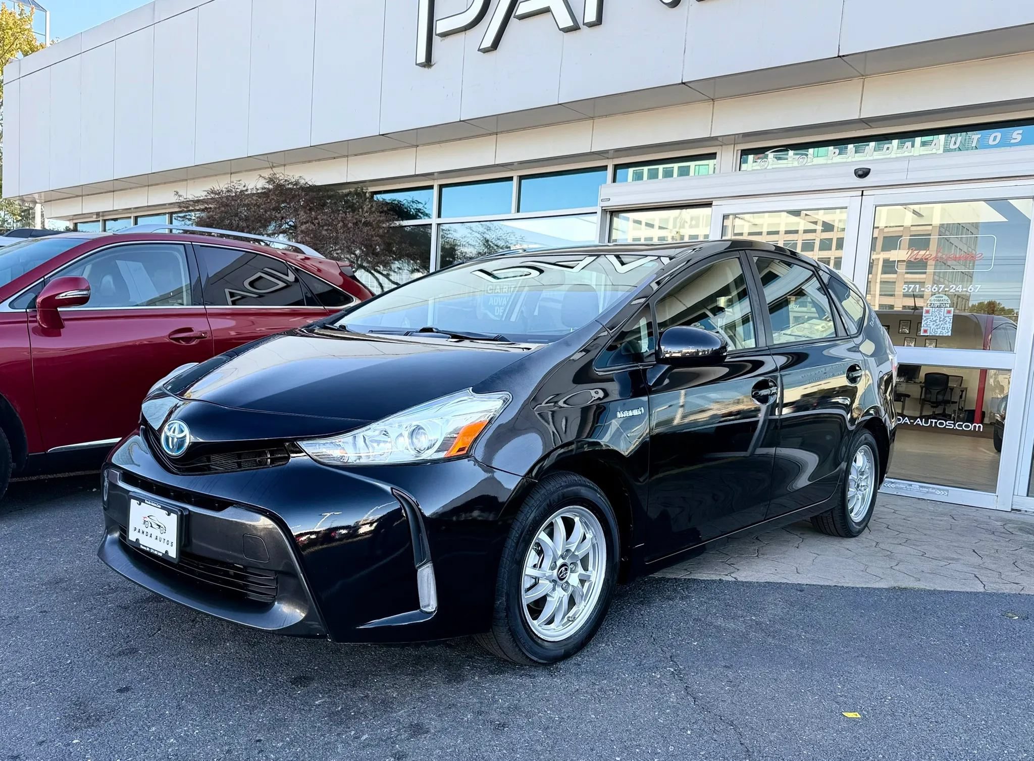 Used 2017 Toyota Prius V Four w/ Carpet Mat Package FWD image 3
