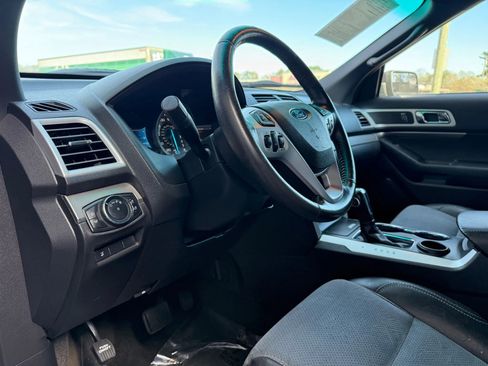 Used 2015 Ford Explorer XLT w/ Equipment Group 202A image 17