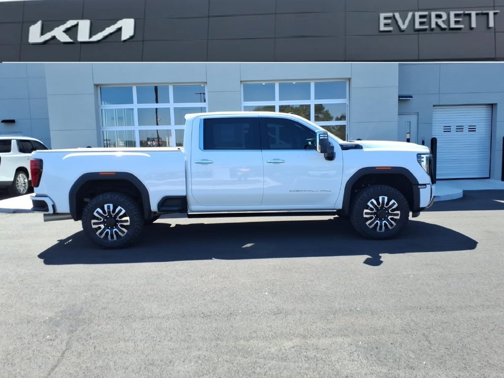 Used 2025 GMC Sierra 2500 Denali Ultimate AWD/4WD image 2