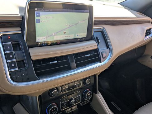 Used 2021 Chevrolet Suburban Premier image 19