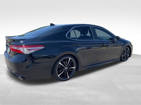 Used 2019 Toyota Camry SE w/ Carpet Mat Package FWD image 4