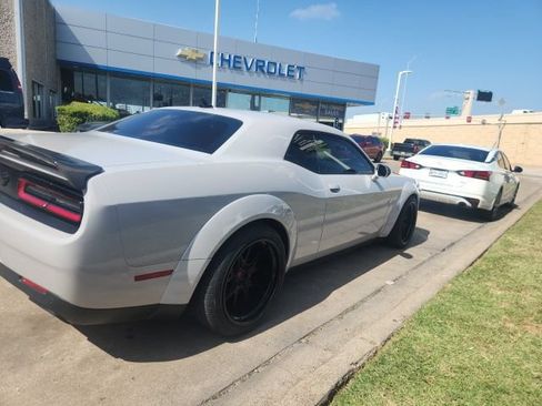 Used 2019 Dodge Challenger SRT Hellcat RWD image 3