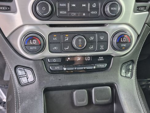 Used 2020 GMC Yukon XL SLT w/ Premium Edition AWD/4WD image 28