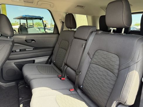 Used 2025 Nissan Pathfinder SV FWD image 32