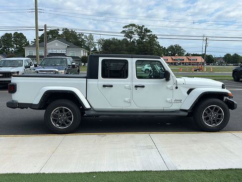 Used 2022 Jeep Gladiator Overland w/ Popular Equipment Package AWD/4WD image 4