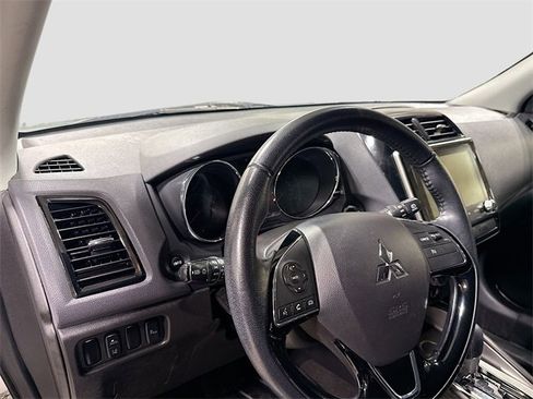 Used 2021 Mitsubishi Outlander Sport SE image 11