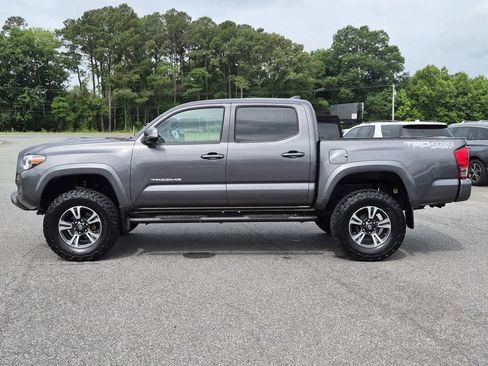 Used 2016 Toyota Tacoma TRD Sport w/ Towing Package AWD/4WD image 5
