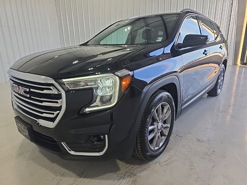 Used 2024 GMC Terrain SLT image 3