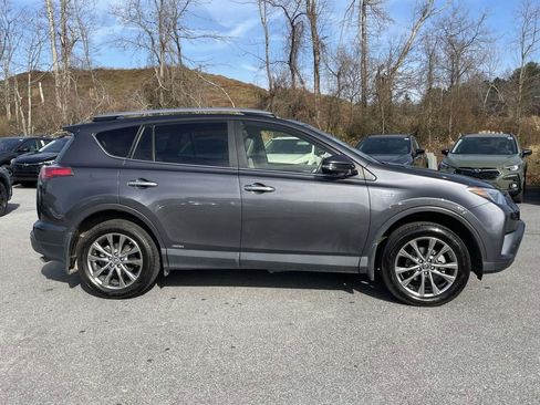 Used 2017 Toyota RAV4 Limited image 29
