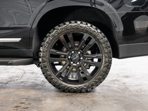Used 2025 GMC Yukon Denali AWD/4WD image 14