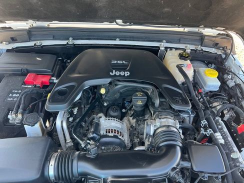 Used 2019 Jeep Wrangler Unlimited Sahara AWD/4WD image 40