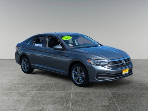 Used 2024 Volkswagen Jetta SE image 7
