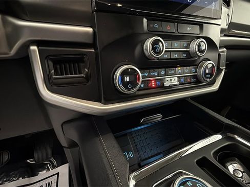 Used 2024 Ford Expedition XLT image 22