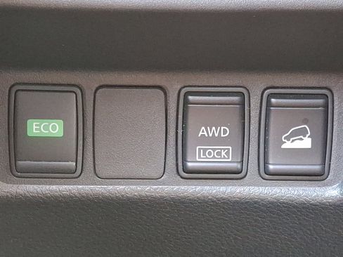Used 2016 Nissan Rogue SV AWD/4WD image 22