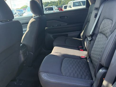 Used 2023 Nissan Pathfinder SV AWD/4WD image 12