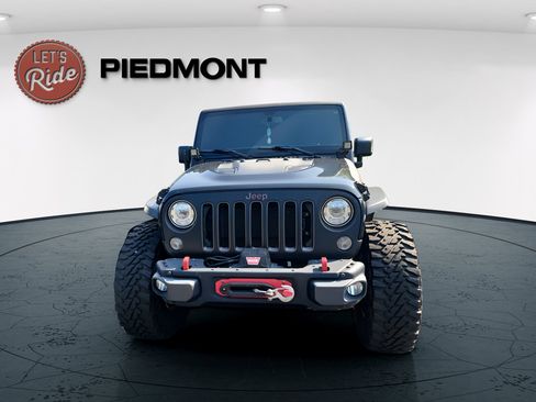 Used 2017 Jeep Wrangler Unlimited Rubicon AWD/4WD image 3