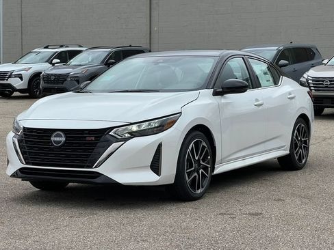 New 2025 Nissan Sentra SR FWD image 38