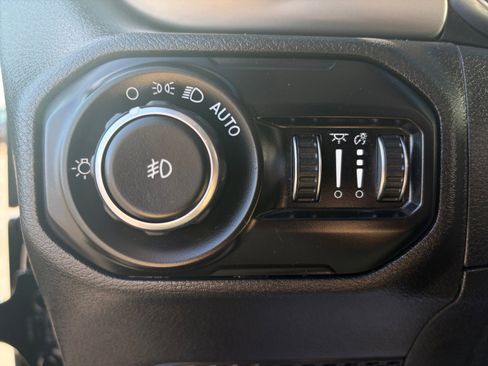 Used 2021 Jeep Wrangler Unlimited Sport AWD/4WD image 12