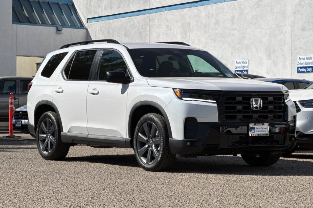 New 2026 Honda Pilot Sport image 2