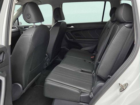 Used 2023 Volkswagen Tiguan SE FWD image 8