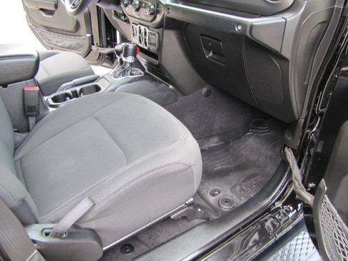 Used 2023 Jeep Gladiator Sport AWD/4WD image 21