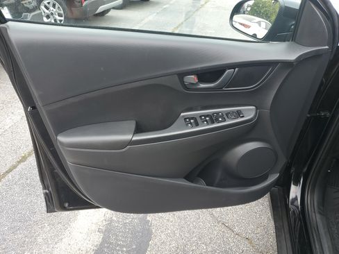 Used 2022 Hyundai Kona SE FWD image 19