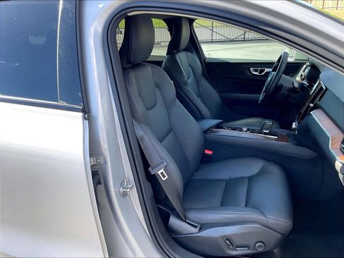 Used 2025 Volvo V60 B5 Cross Country Plus AWD/4WD image 10