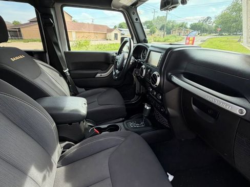Used 2013 Jeep Wrangler Unlimited Sahara w/ Connectivity Group AWD/4WD image 5