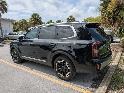 Used 2025 Kia Telluride EX w/ EX Captain's Chair Package FWD image 5