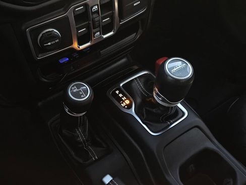 Used 2020 Jeep Gladiator Overland image 22