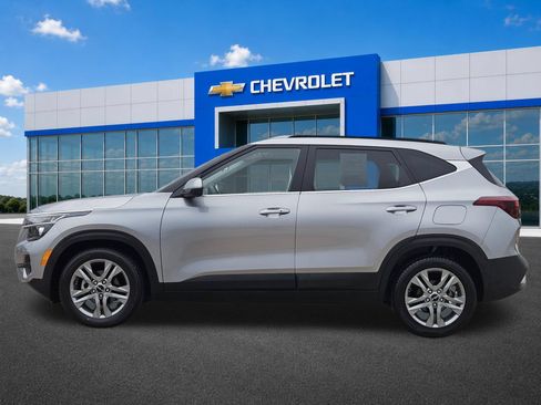 Used 2022 Kia Seltos S FWD image 3