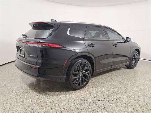 Used 2025 Toyota Crown Signia image 5