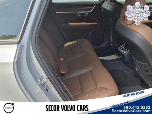 Used 2025 Volvo V90 B6 Cross Country Plus AWD/4WD image 27