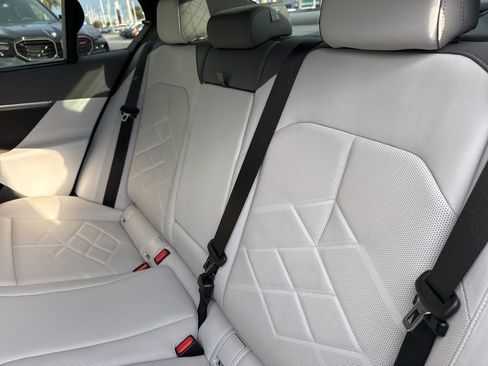 Used 2025 BMW 550e xDrive w/ Executive Package image 5