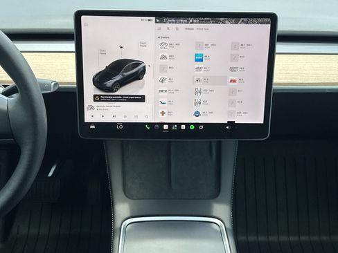 Used 2025 Tesla Model Y Long Range RWD image 25
