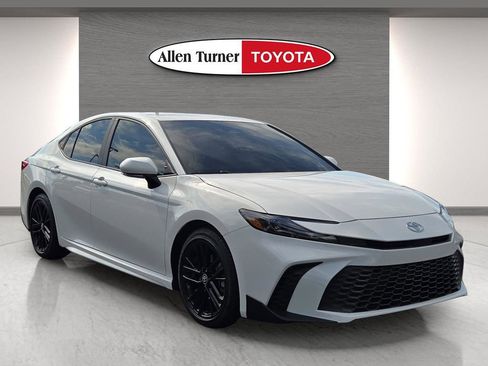 Used 2025 Toyota Camry SE w/ Multimedia Upgrade Package FWD image 1