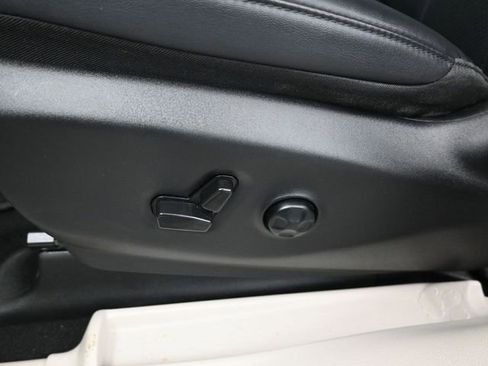 Used 2024 Chrysler Pacifica Touring-L image 21