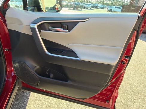 Used 2025 Toyota RAV4 XLE image 14