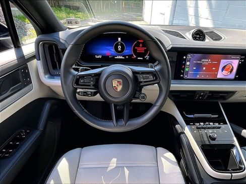Certified 2026 Porsche Cayenne Coupe AWD/4WD image 11