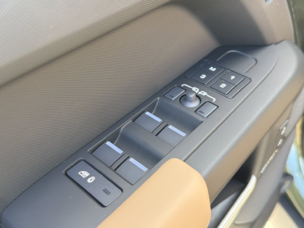 New 2026 Land Rover Defender 110 S AWD/4WD image 20
