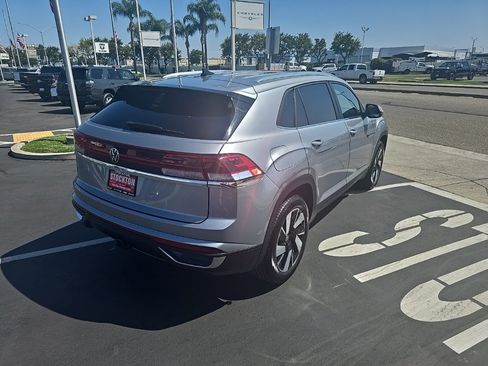 Used 2024 Volkswagen Atlas Cross Sport SE image 10