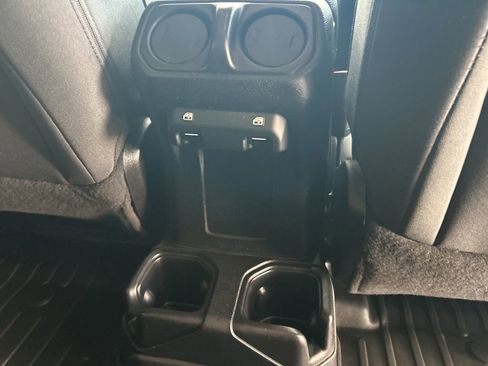 Used 2018 Jeep Wrangler Unlimited Sport S AWD/4WD image 29