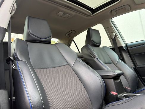 Used 2018 Toyota Corolla SE w/ SE Premium Package FWD image 19